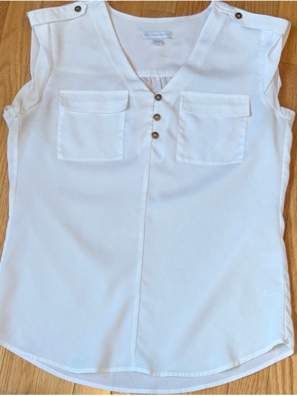 New York & Company White Sleeveless Blouse XS V Neck Button Front Work Top